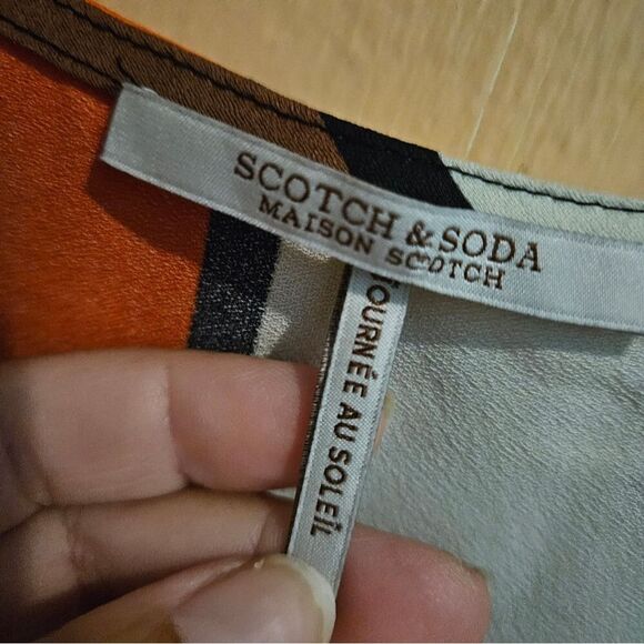 Scotch & Soda Maison Scotch Striped V neck Short Sleeve Top - Picture 6 of 11